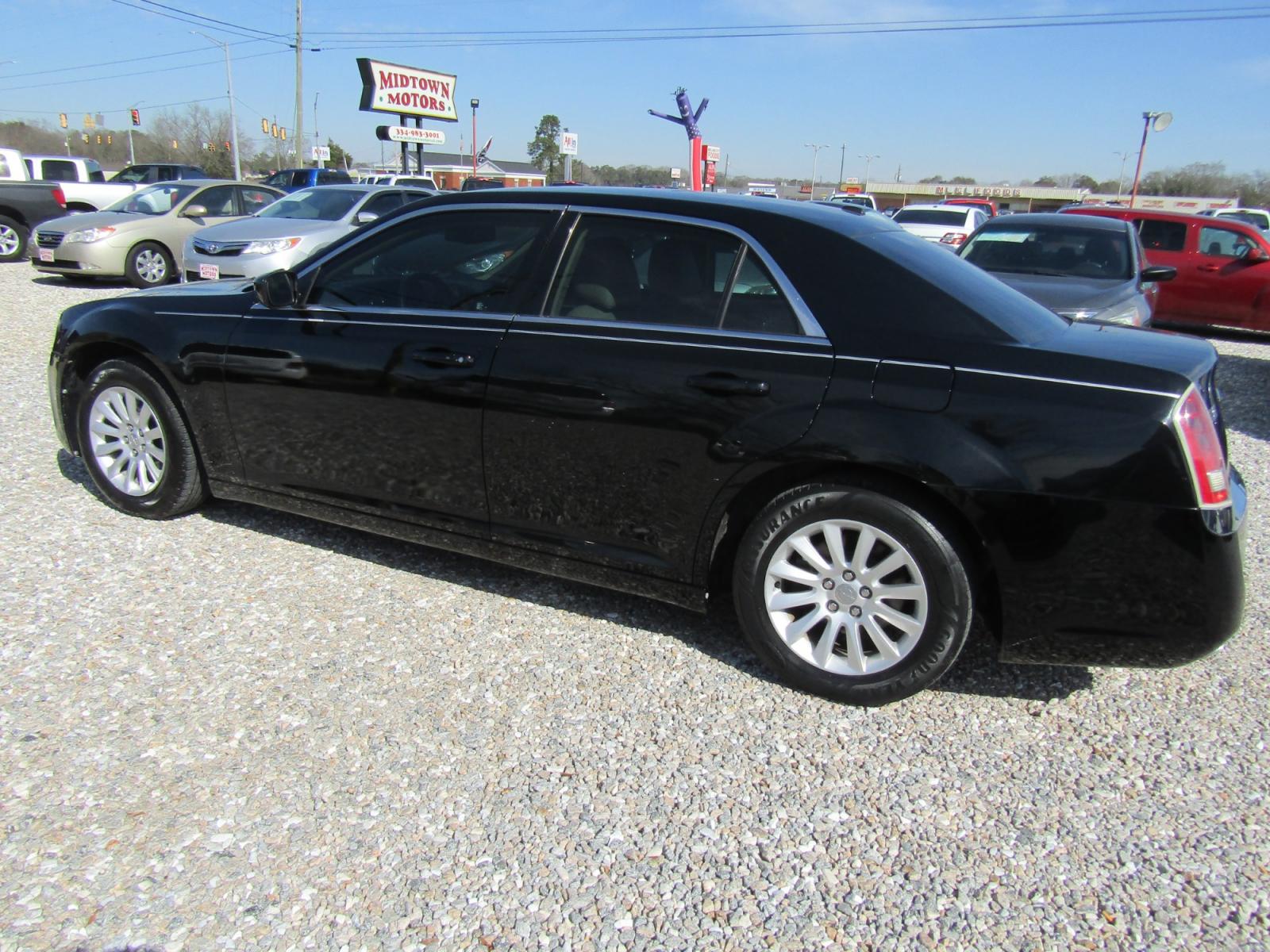 2013 Black /Tan Chrysler 300 RWD (2C3CCAAG5DH) with an 3.6L V6 SOHC 24V engine, Automatic transmission, located at 15016 S Hwy 231, Midland City, AL, 36350, (334) 983-3001, 31.306210, -85.495277 - Photo #5
